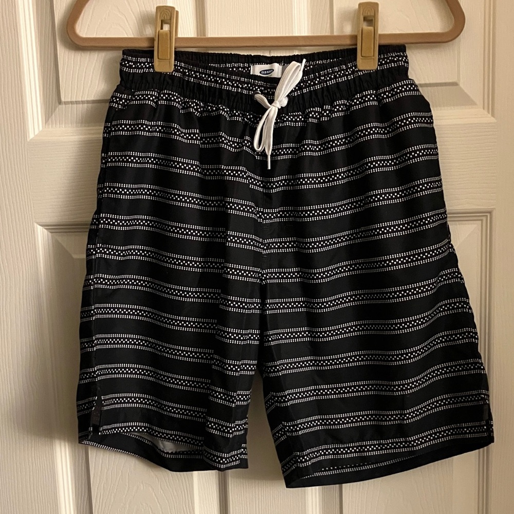 Old Navy Black and White Patterned Swim Shorts 7 Inch Inseam